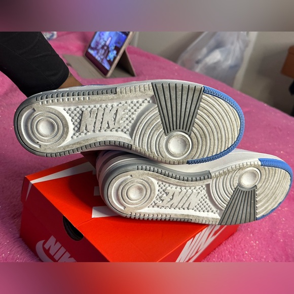 Nikes 💙 - Picture 4 of 5